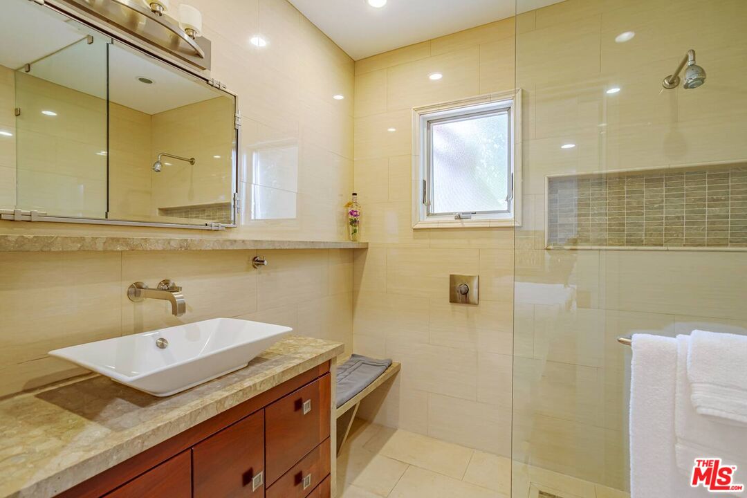 3645 S Barrington Ave