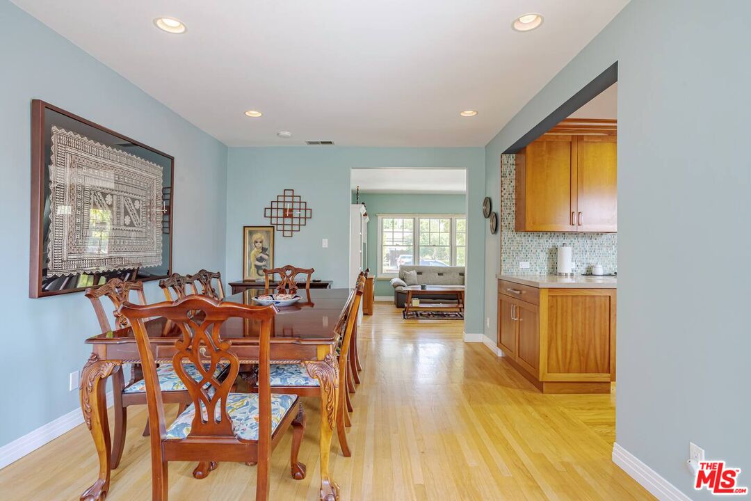 3645 S Barrington Ave