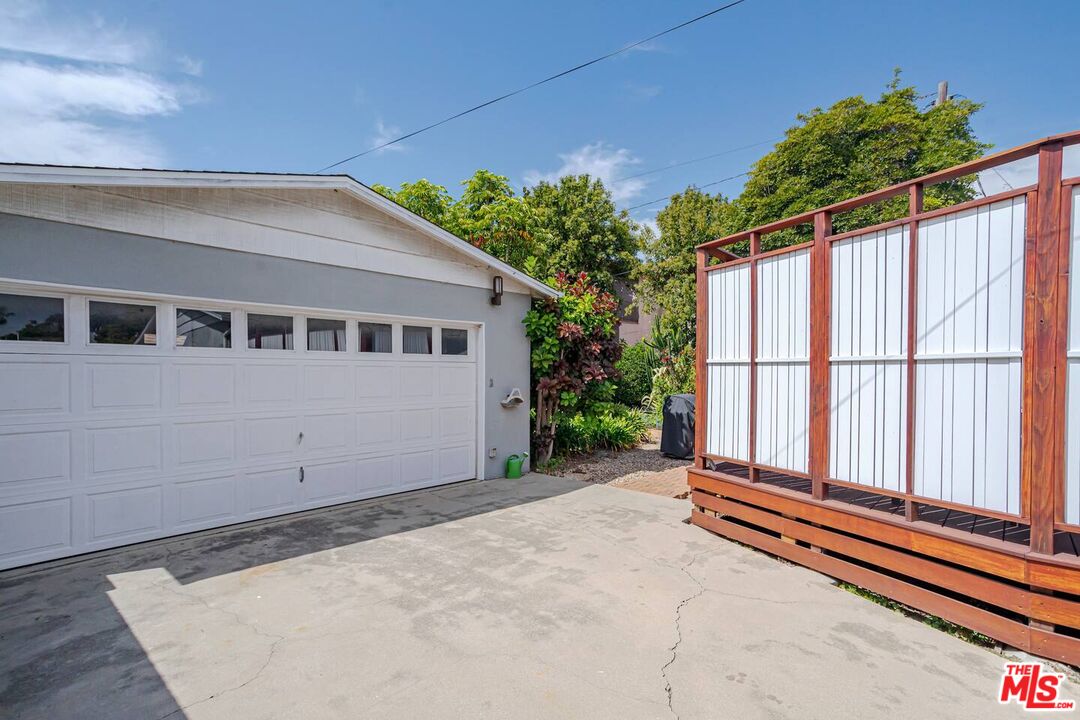 3645 S Barrington Ave