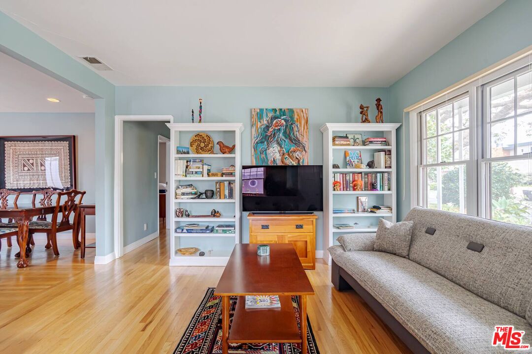 3645 S Barrington Ave