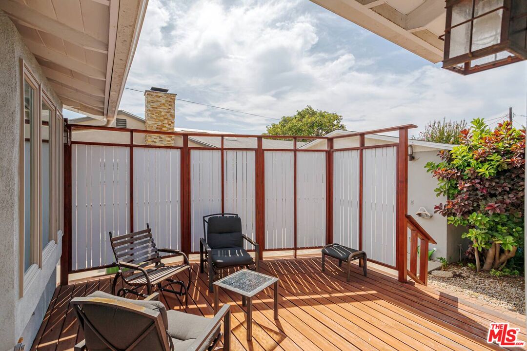 3645 S Barrington Ave