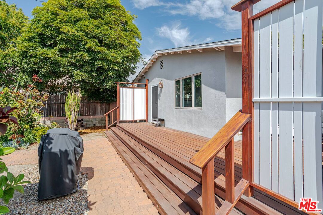 3645 S Barrington Ave