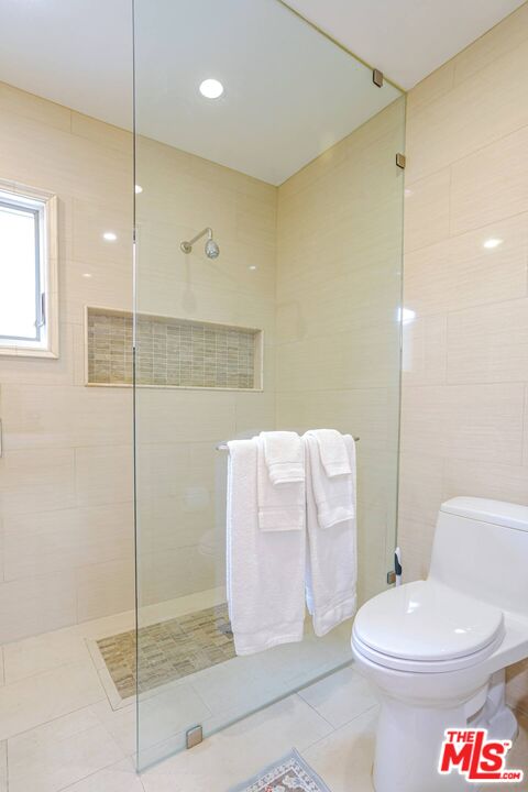 3645 S Barrington Ave