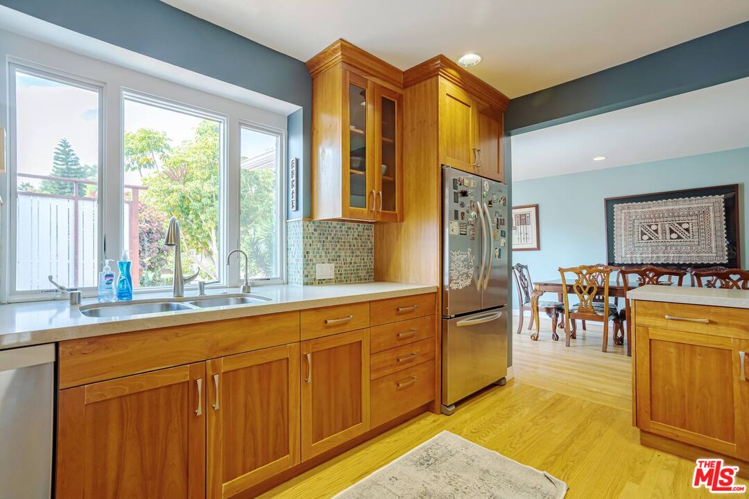 3645 S Barrington Ave