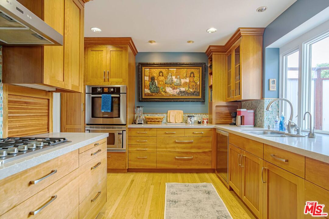 3645 S Barrington Ave