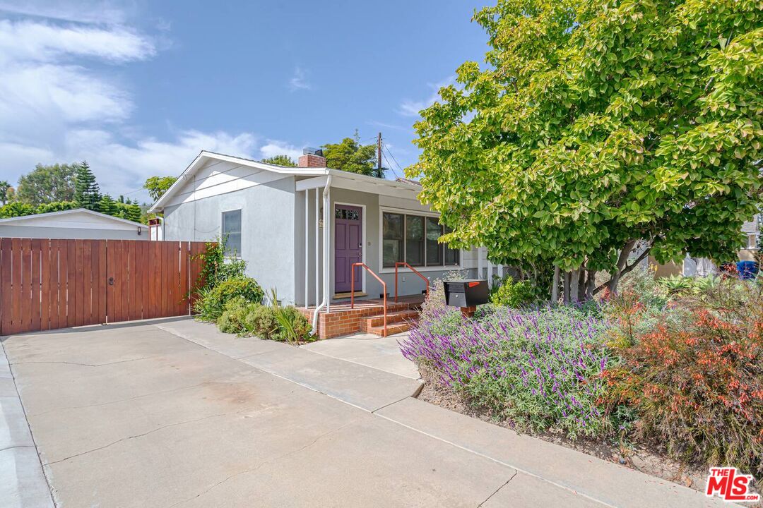 3645 S Barrington Ave