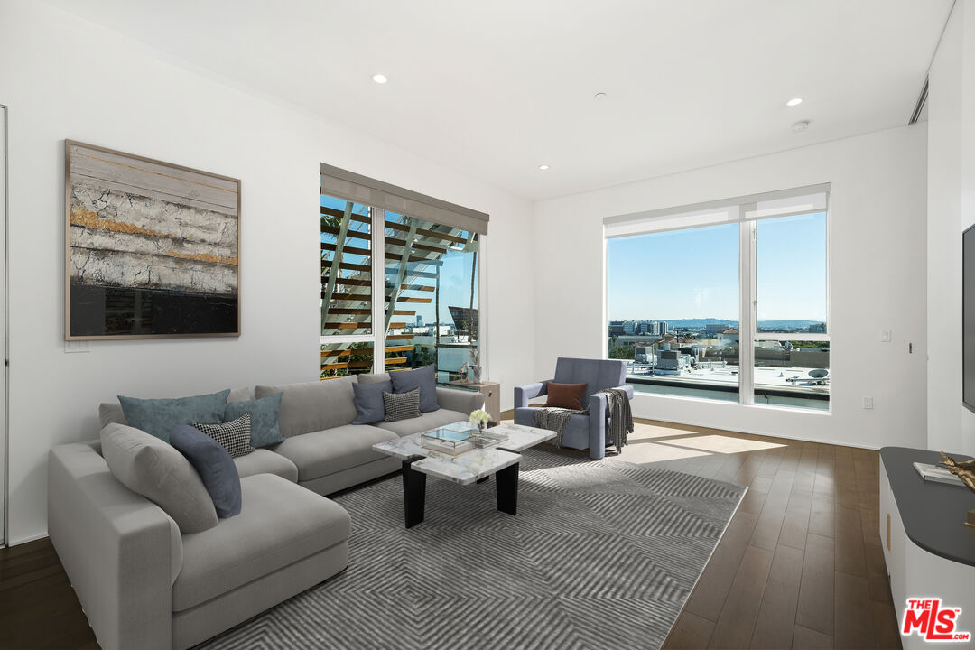 935 N San Vicente Blvd Unit: 7