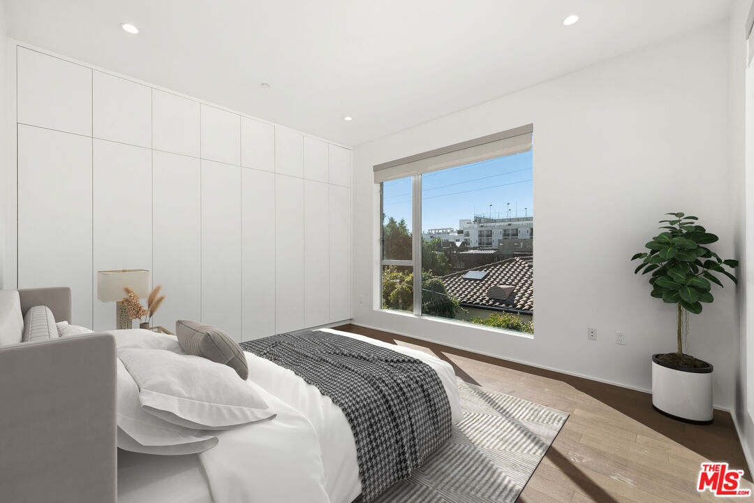 935 N San Vicente Blvd Unit: 6