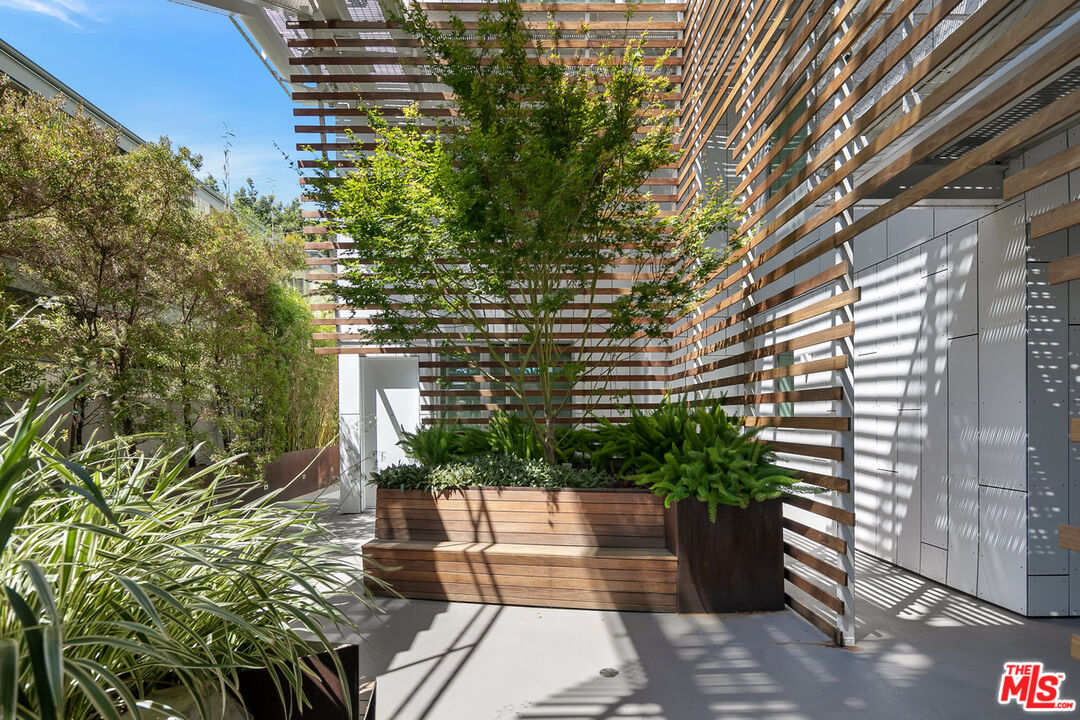 935 N San Vicente Blvd Unit: 6