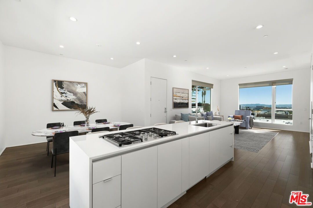 935 N San Vicente Blvd Unit: 6