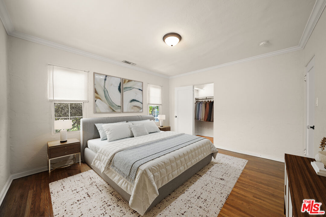 1218 S Point View St