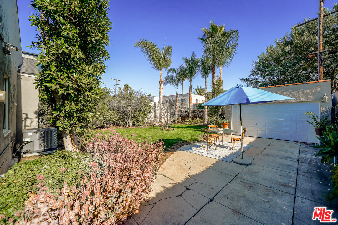 1218 S Point View St