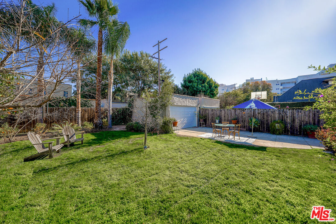 1218 S Point View St