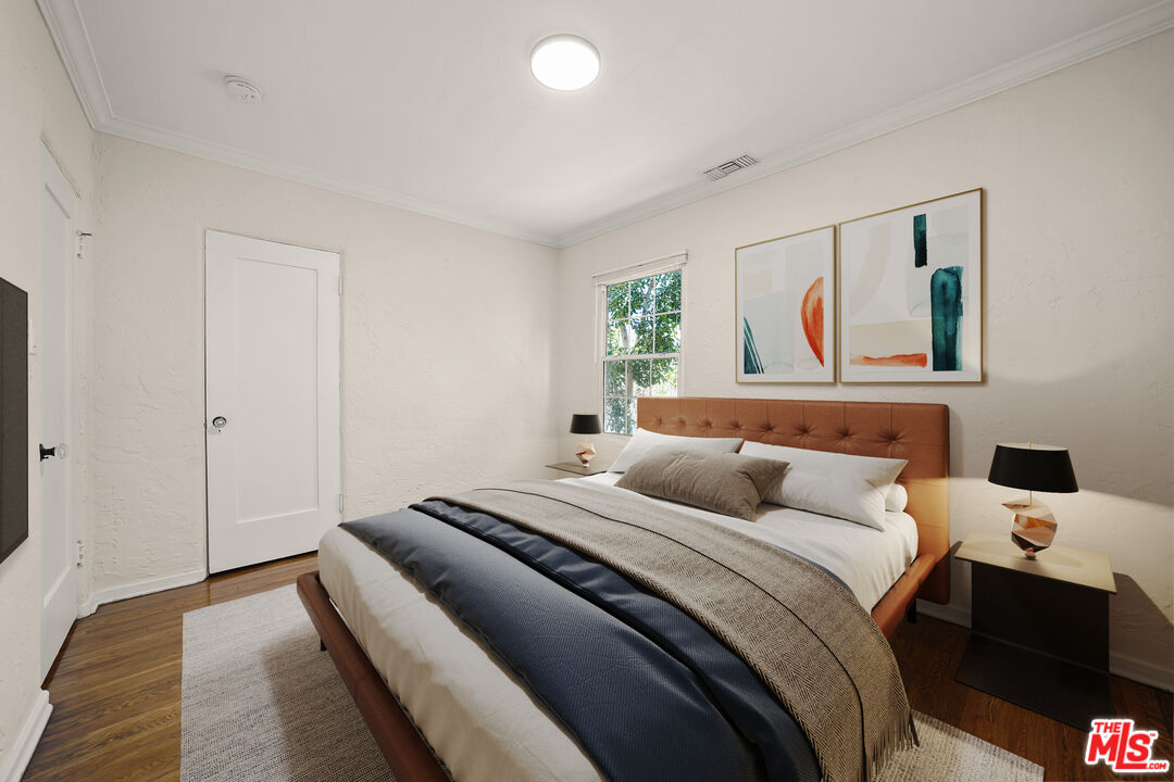 1218 S Point View St