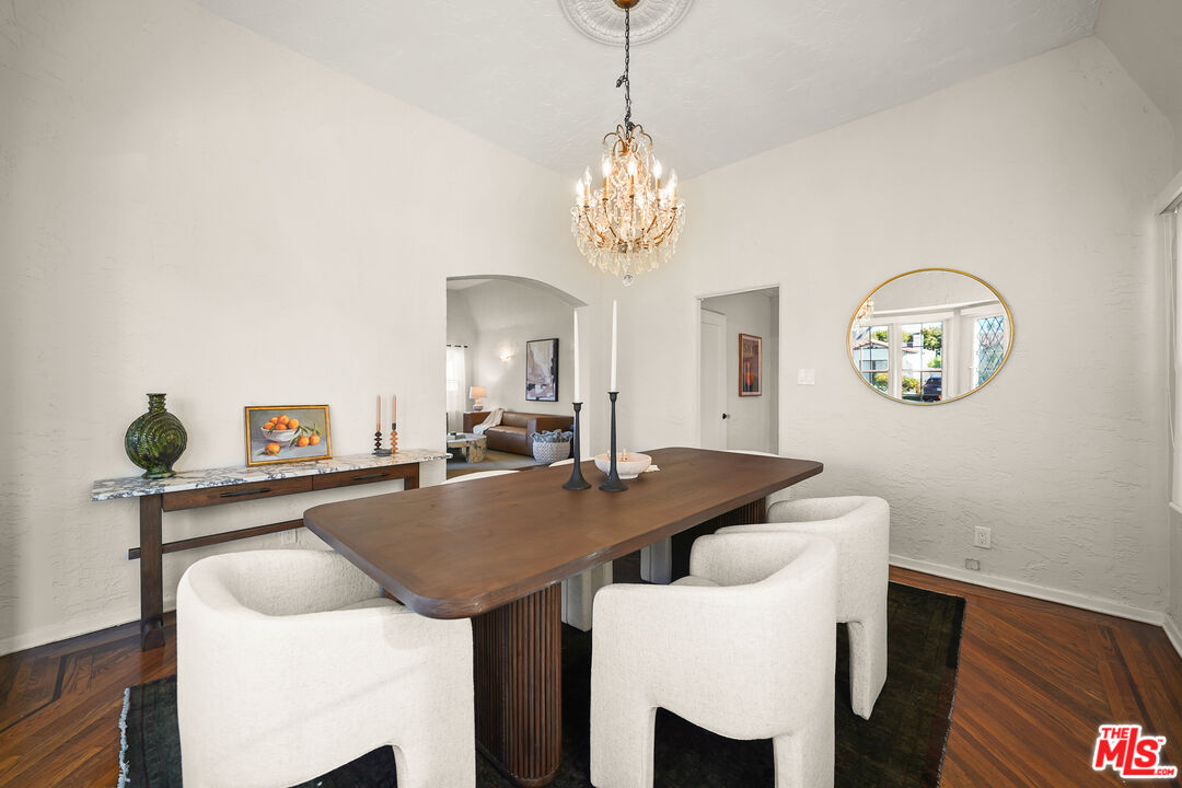 1218 S Point View St