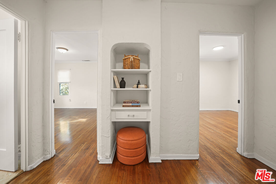 1218 S Point View St