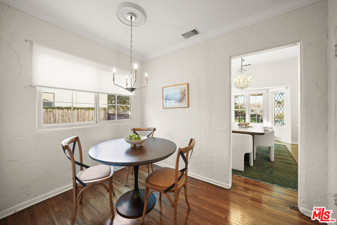 1218 S Point View St