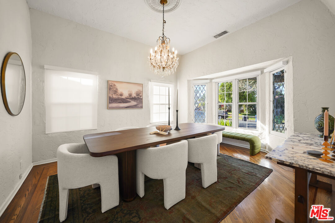 1218 S Point View St