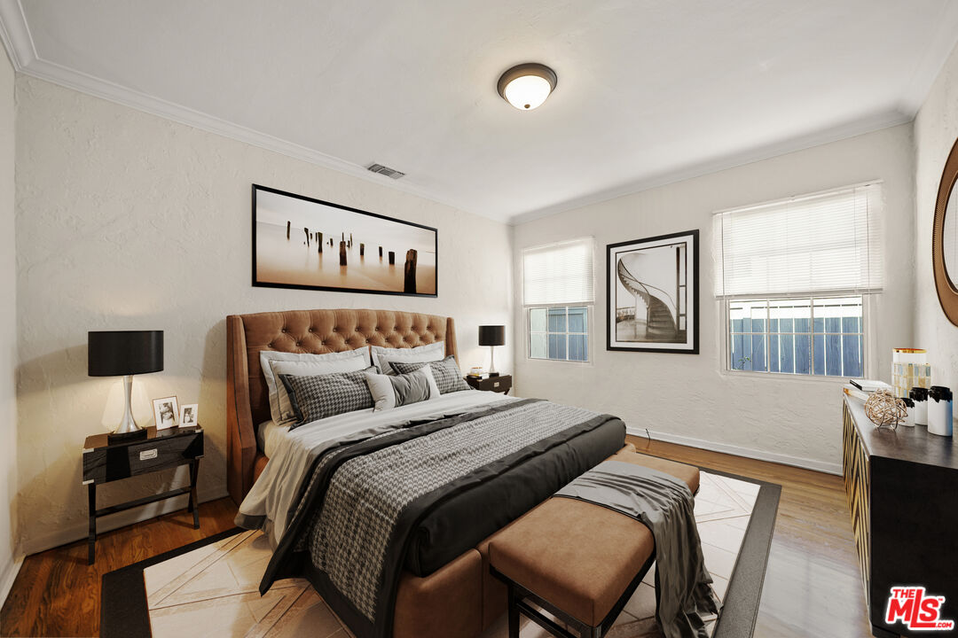 1218 S Point View St