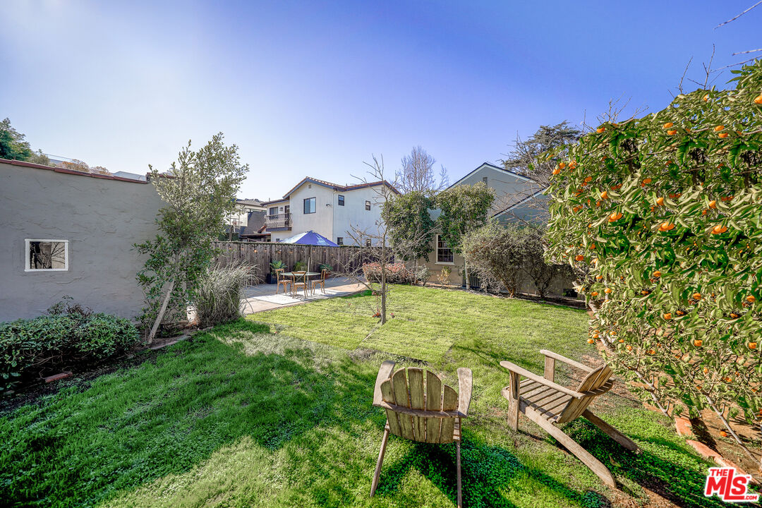 1218 S Point View St