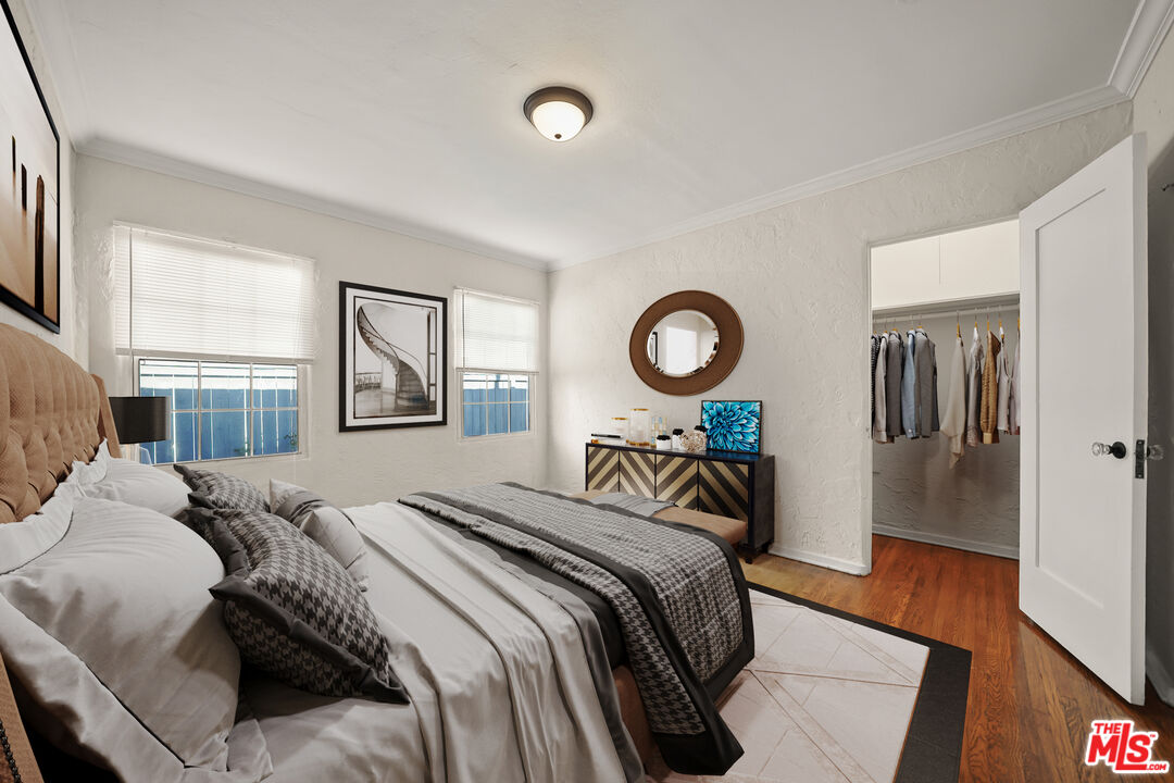 1218 S Point View St