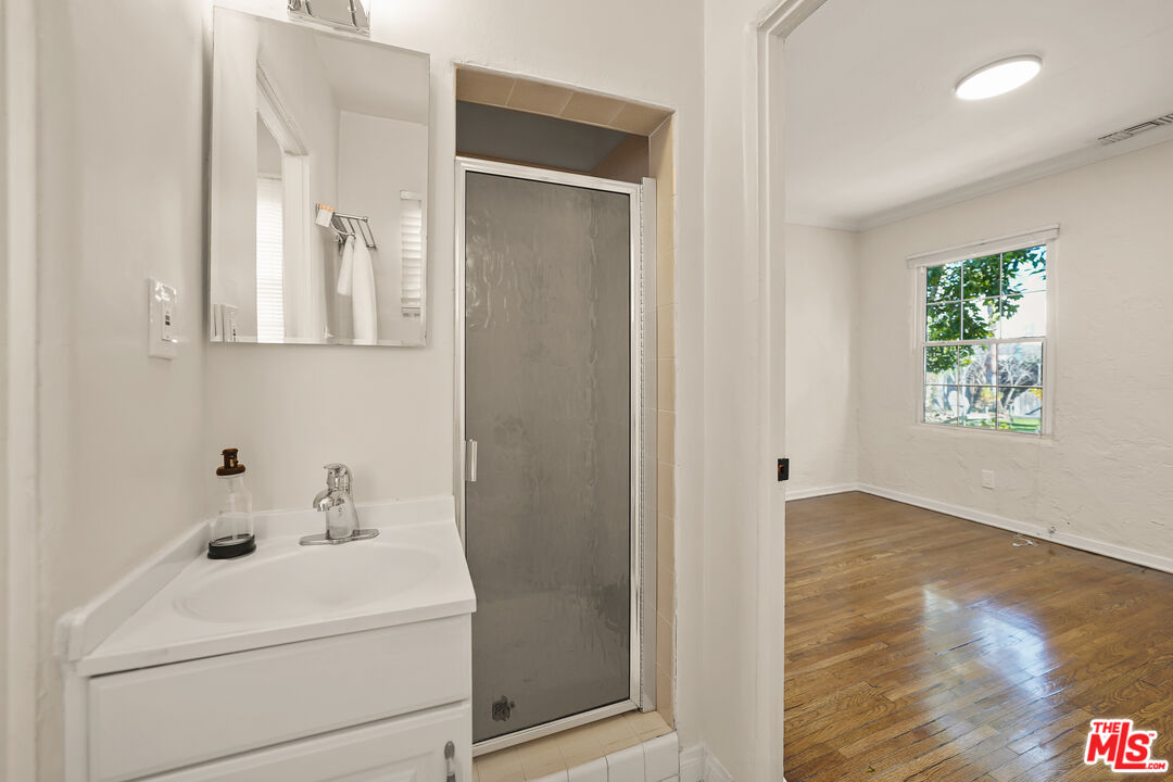 1218 S Point View St