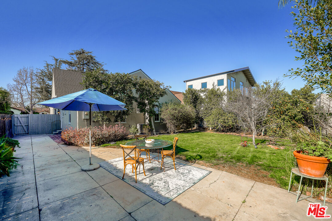 1218 S Point View St