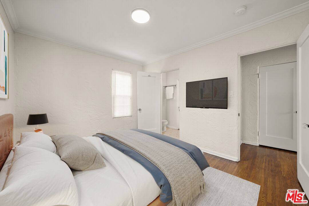 1218 S Point View St