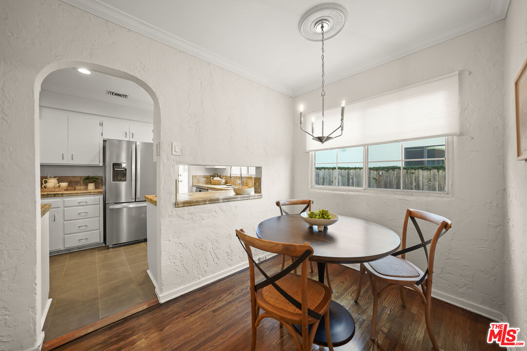 1218 S Point View St