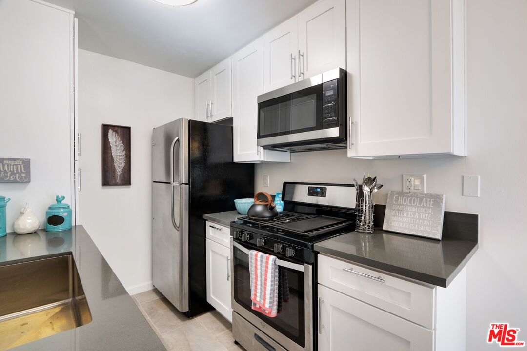 1951 Cedar Ave Unit: 4