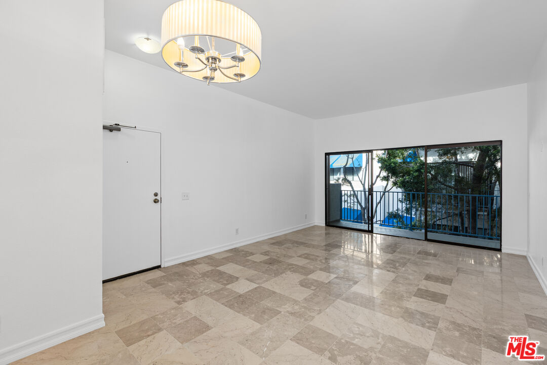 8324 Regents Rd Unit: 3O