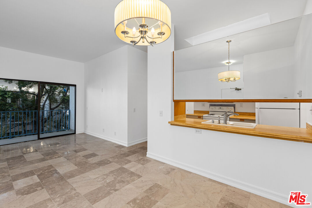 8324 Regents Rd Unit: 3O