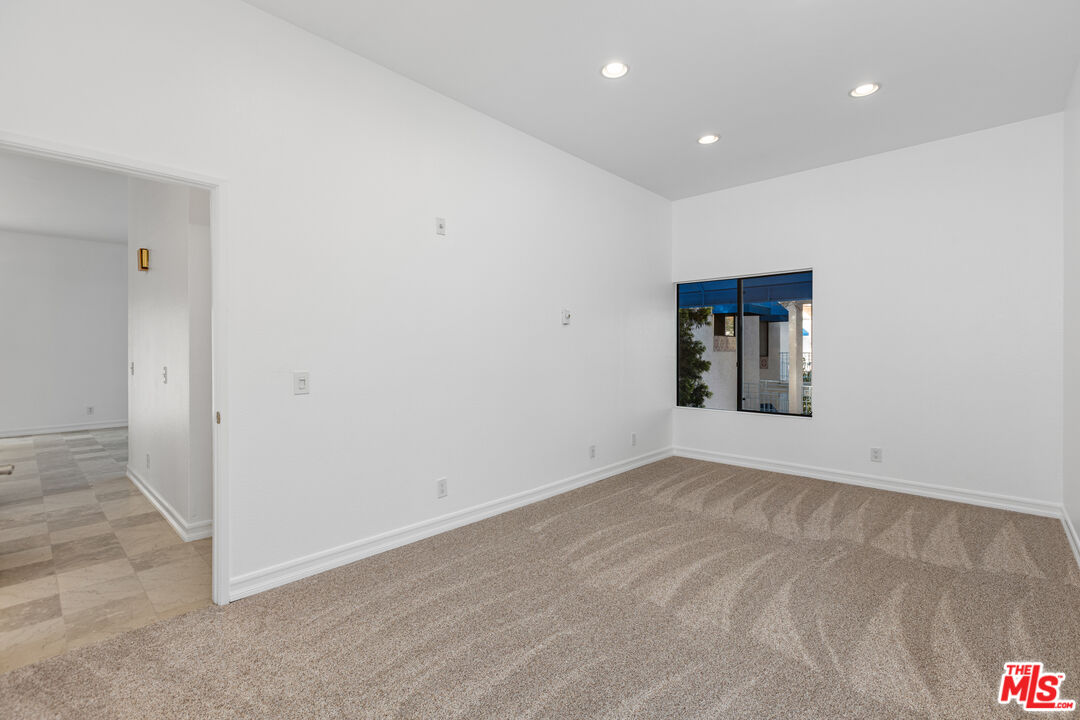 8324 Regents Rd Unit: 3O