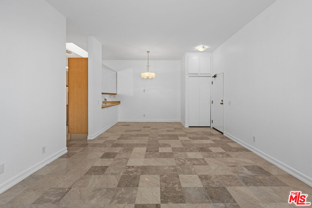 8324 Regents Rd Unit: 3O