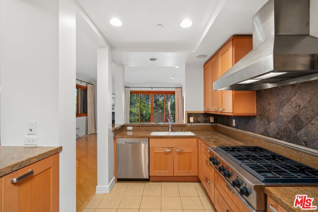 411 N Oakhurst Dr Unit: 409