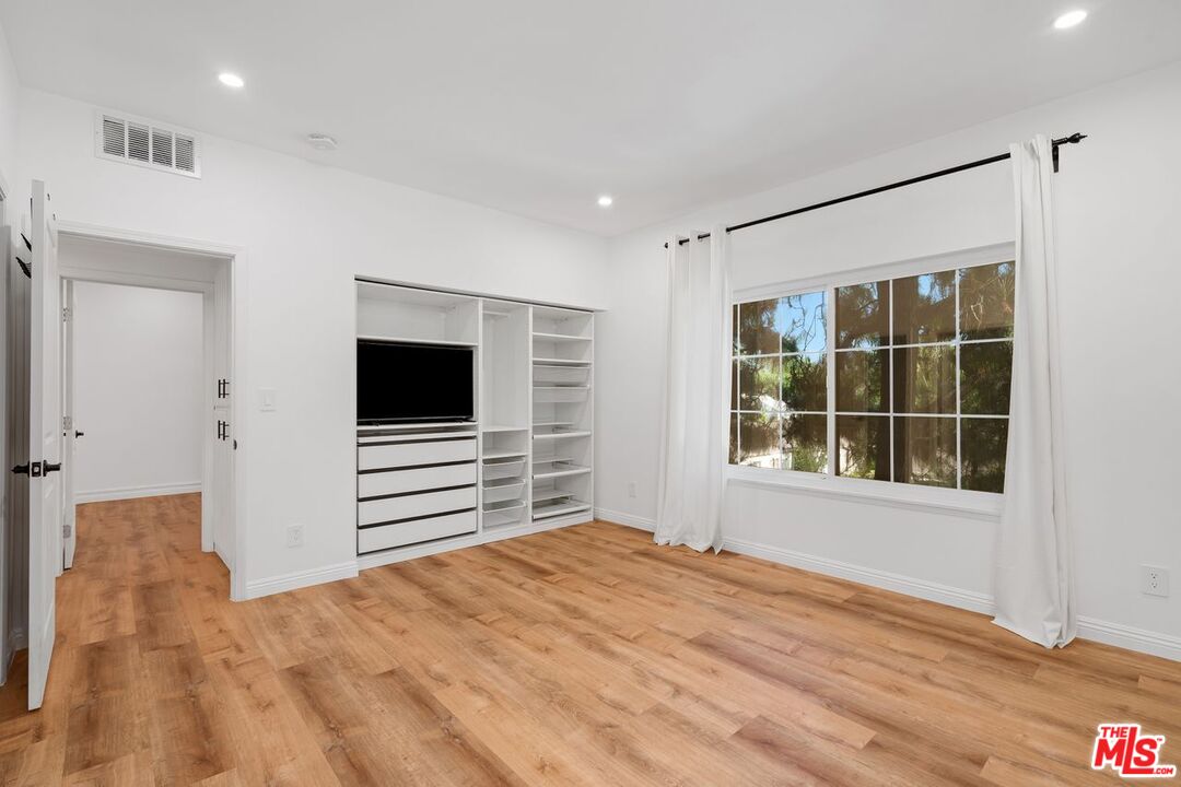 10945 Hortense St Unit: 202