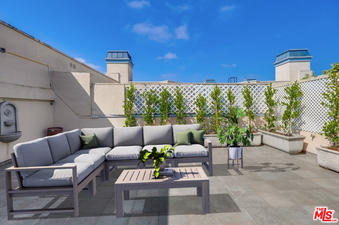 1379 Midvale Ave Unit: 307