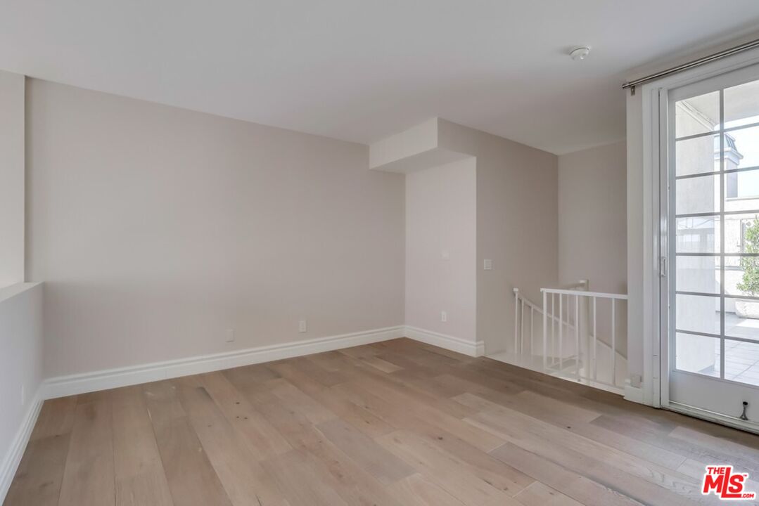 1379 Midvale Ave Unit: 307