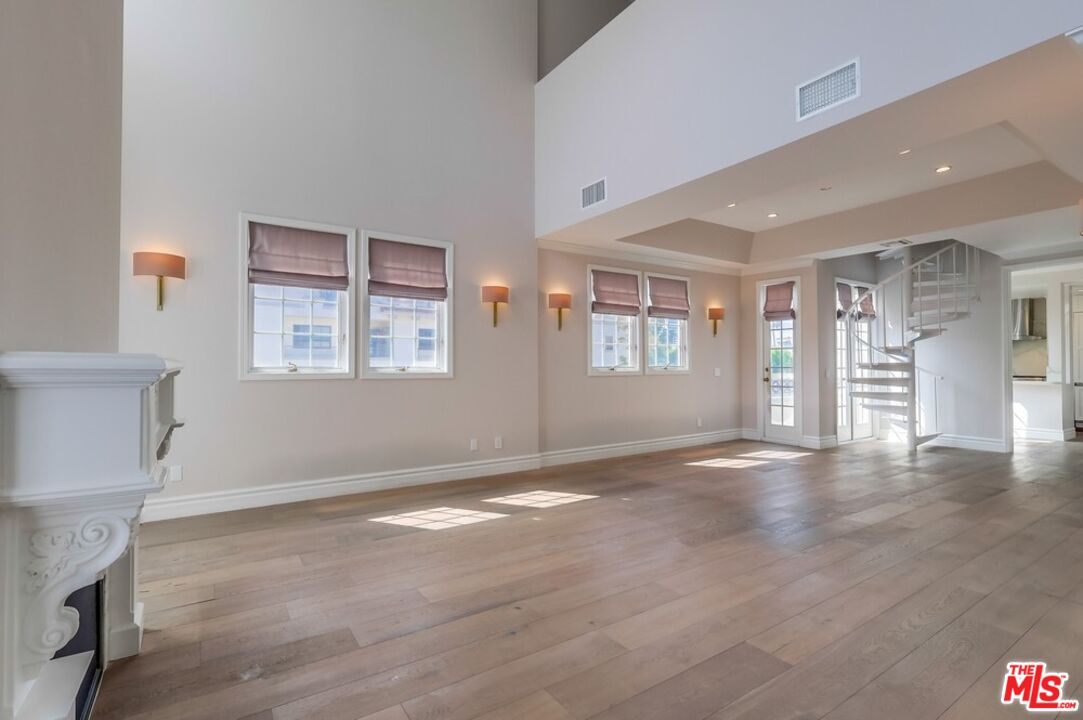 1379 Midvale Ave Unit: 307