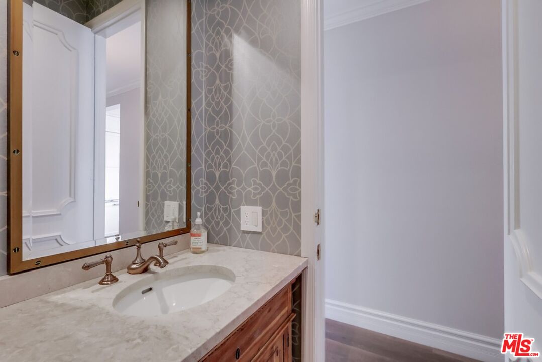 1379 Midvale Ave Unit: 307