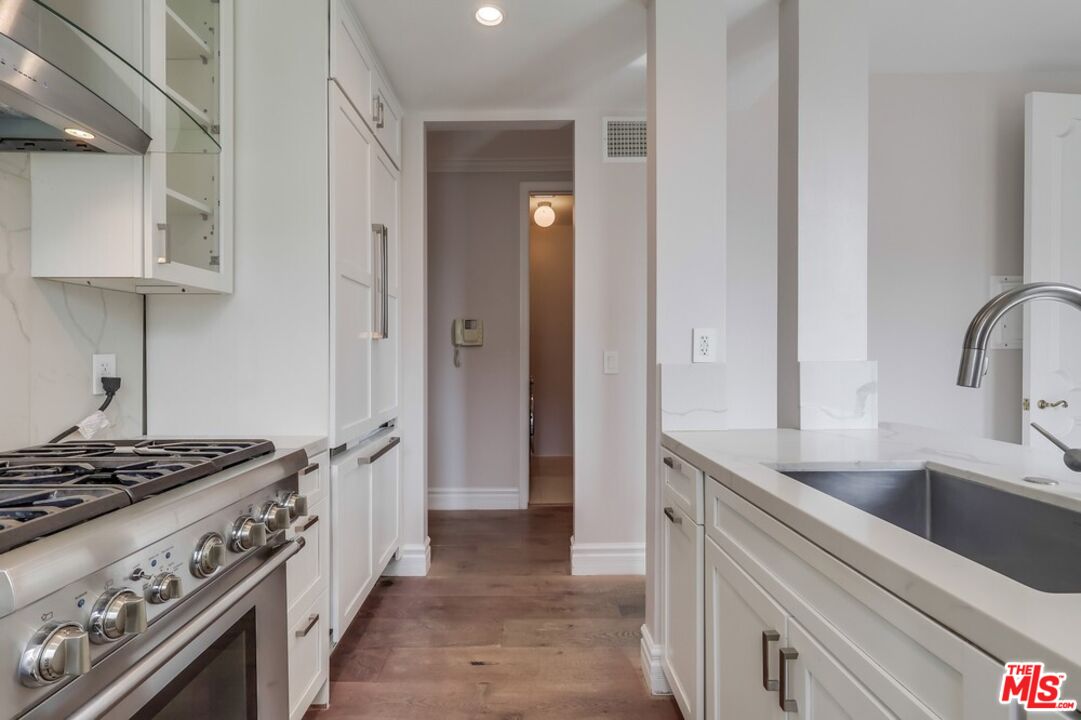 1379 Midvale Ave Unit: 307