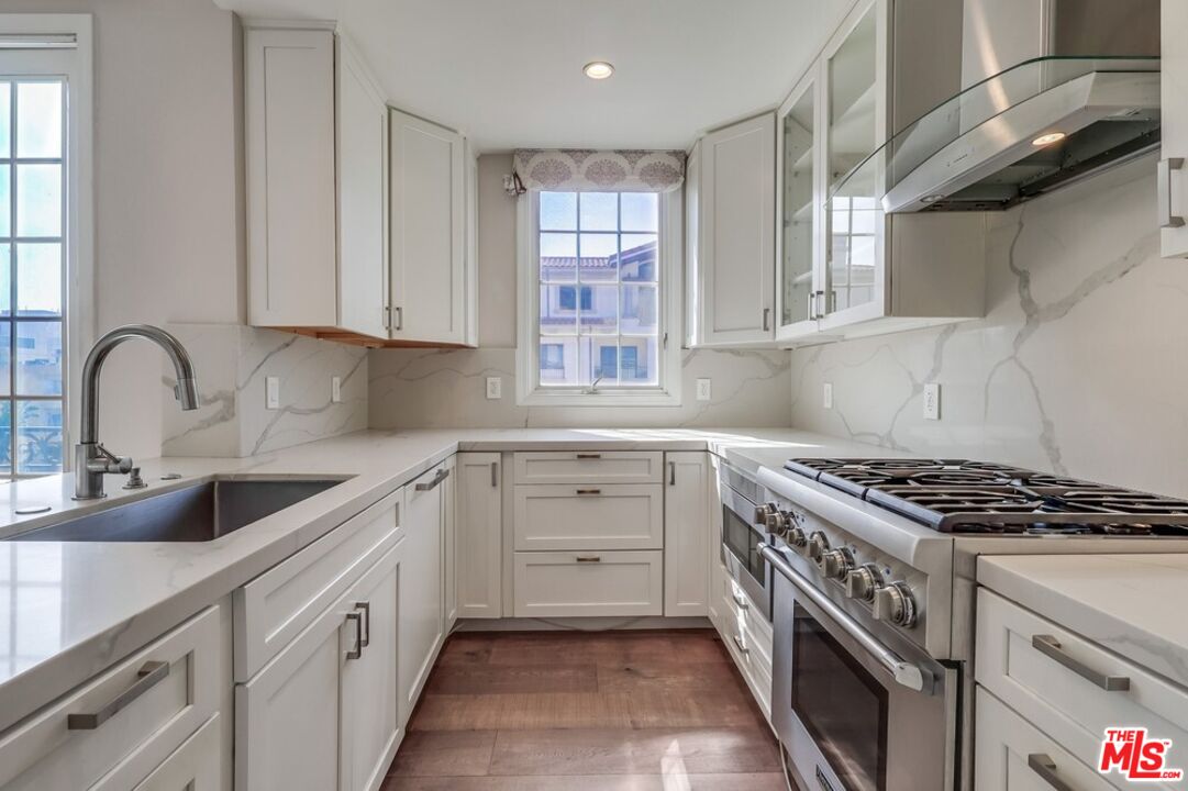 1379 Midvale Ave Unit: 307