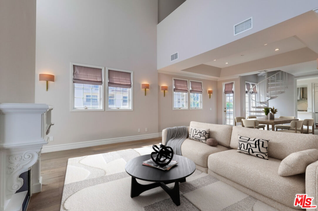 1379 Midvale Ave Unit: 307