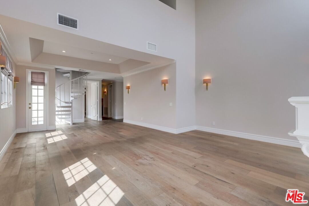 1379 Midvale Ave Unit: 307