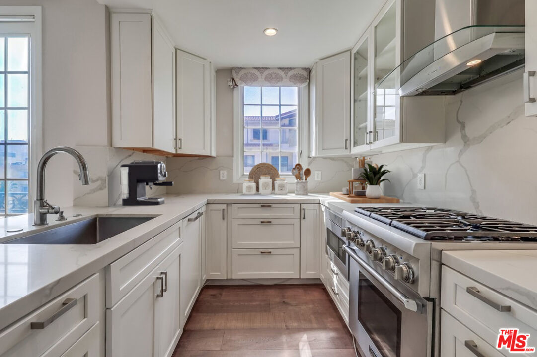 1379 Midvale Ave Unit: 307