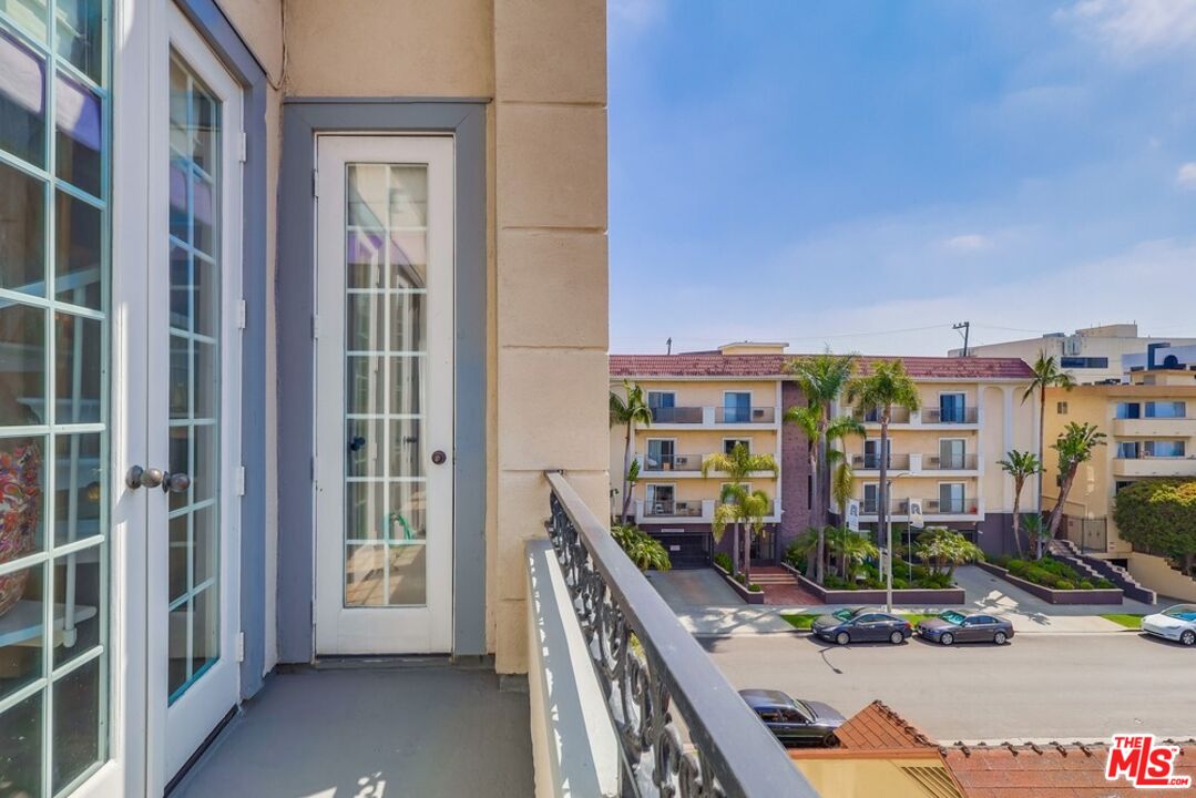 1379 Midvale Ave Unit: 307