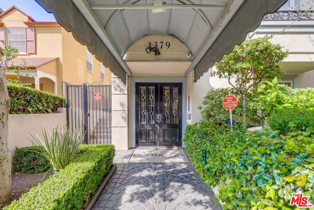 1379 Midvale Ave Unit: 307