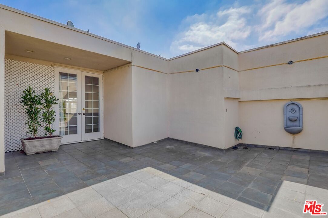 1379 Midvale Ave Unit: 307