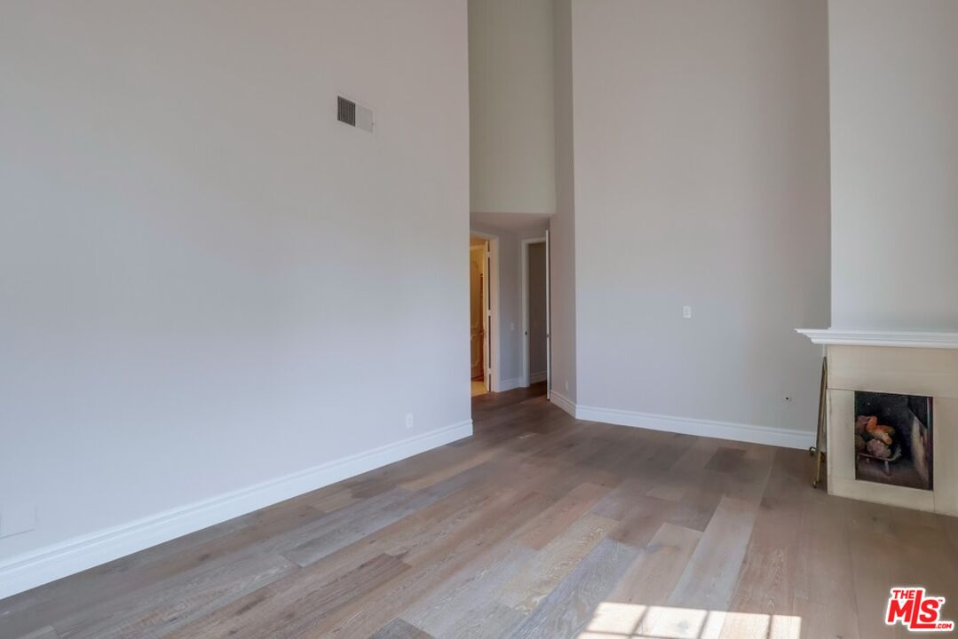 1379 Midvale Ave Unit: 307