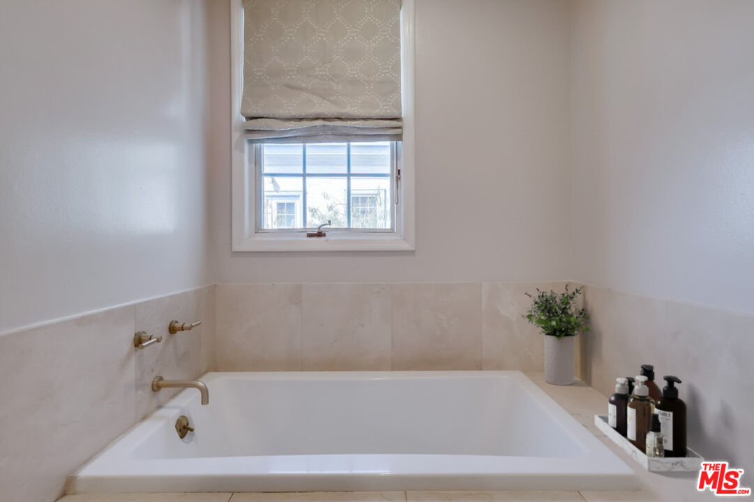 1379 Midvale Ave Unit: 307